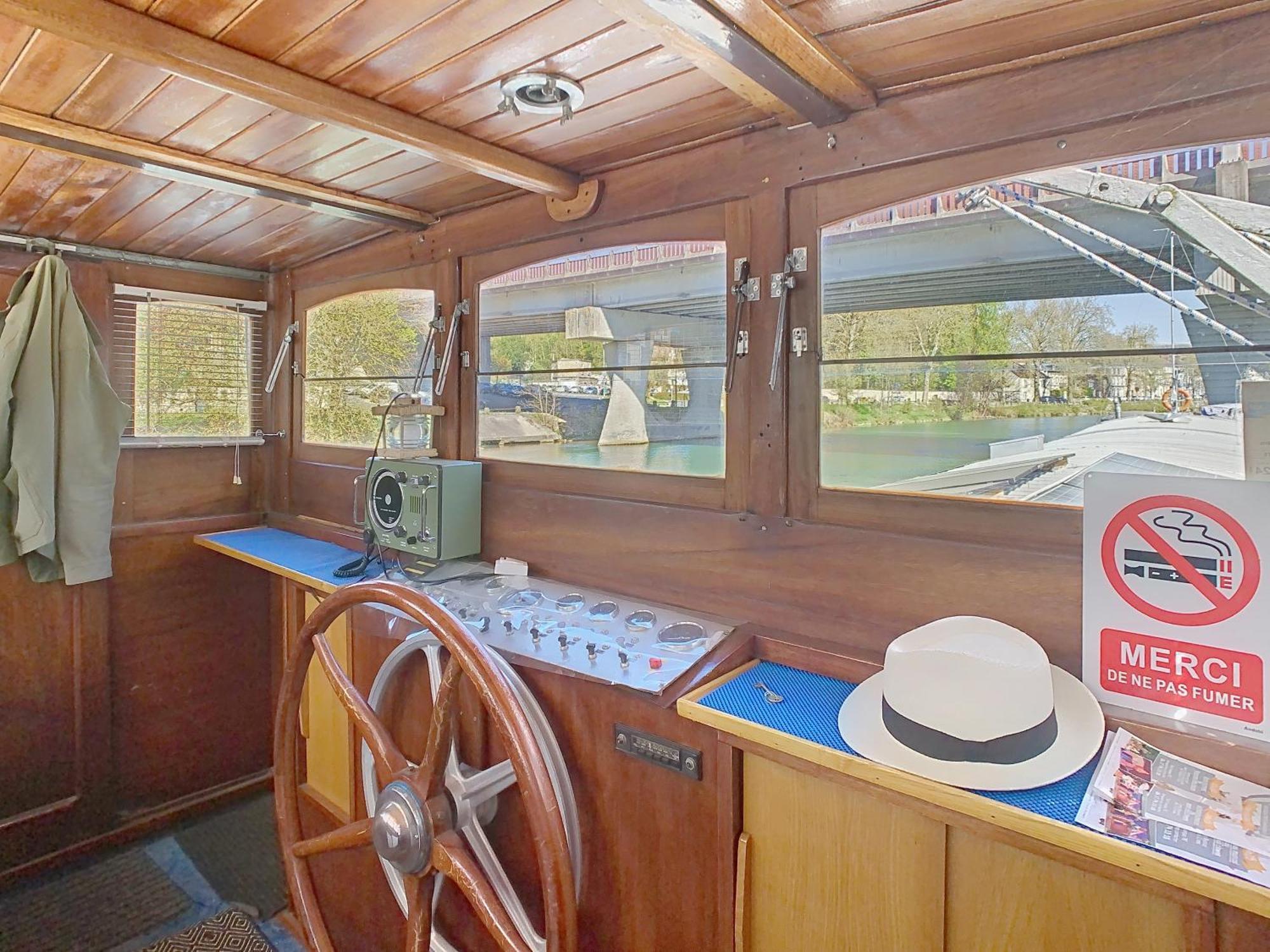 Botel La Marquise Melun